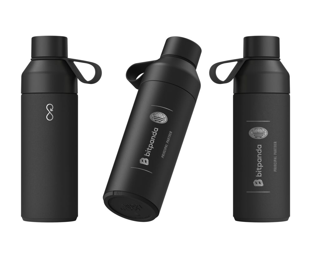 Een wrap-around bedrukt ontwerpvoorbeeld van een custom drinkfles met een doorlopend merkpatroon