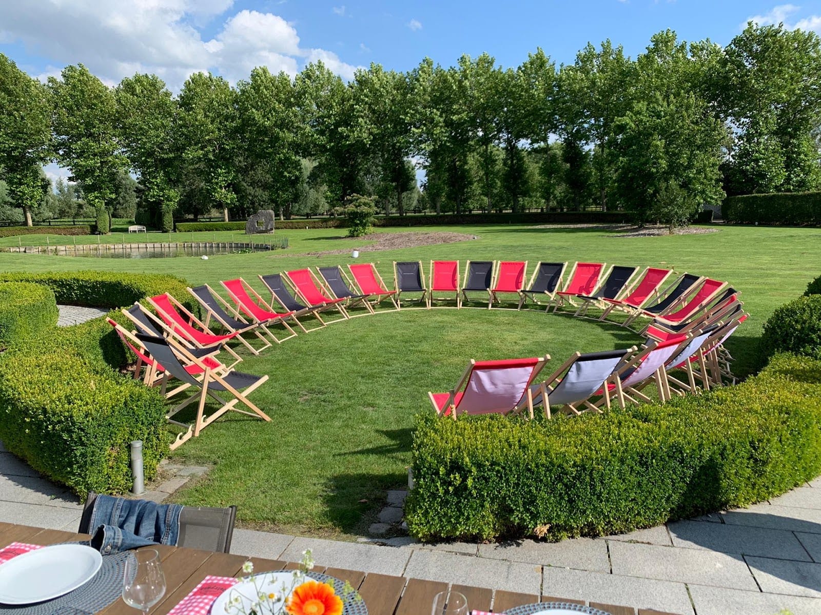 45. Like a Virgin: Auftakt zu den Sommerferien: Schicken Sie Ihre Mitarbeiter mit einem unterhaltsamen, gebrandeten Geschenk in den Sommer, das die Jahreszeit feiert und zur Entspannung einlädt.