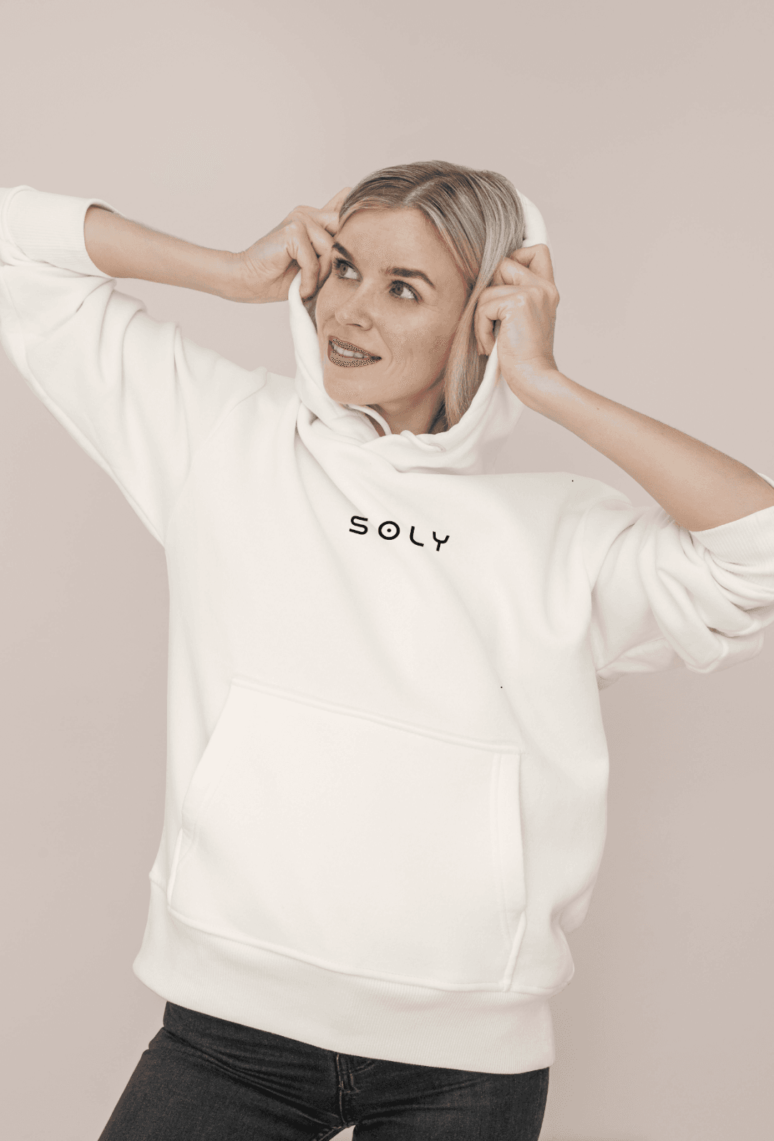 48. Soly: Monteur-Outfits: Statten Sie Ihre Installationsteams mit gebrandeten Uniformen aus, die sicherstellen, dass sie Ihr Unternehmen vor Ort professionell vertreten.