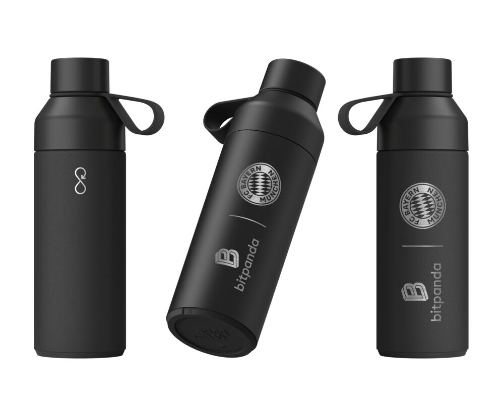 Een in vol kleur gedrukte custom drinkfles met gematchte merkkleuren
