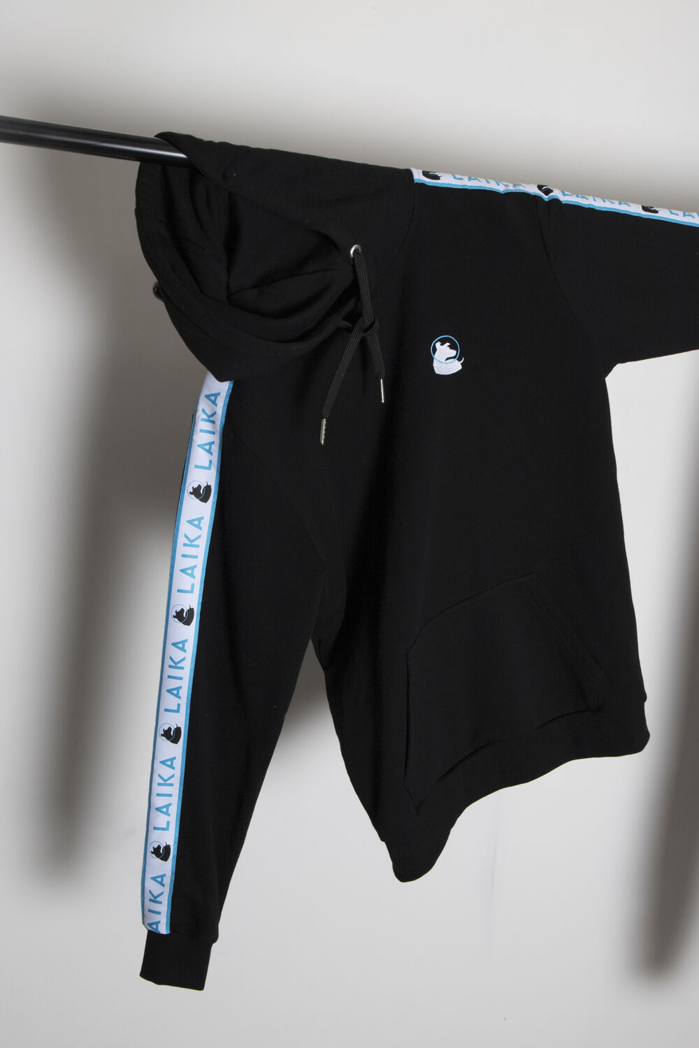 Gepersonaliseerde Laika-hoodie als blikvanger van een welkomstpakket voor nieuwe medewerkers