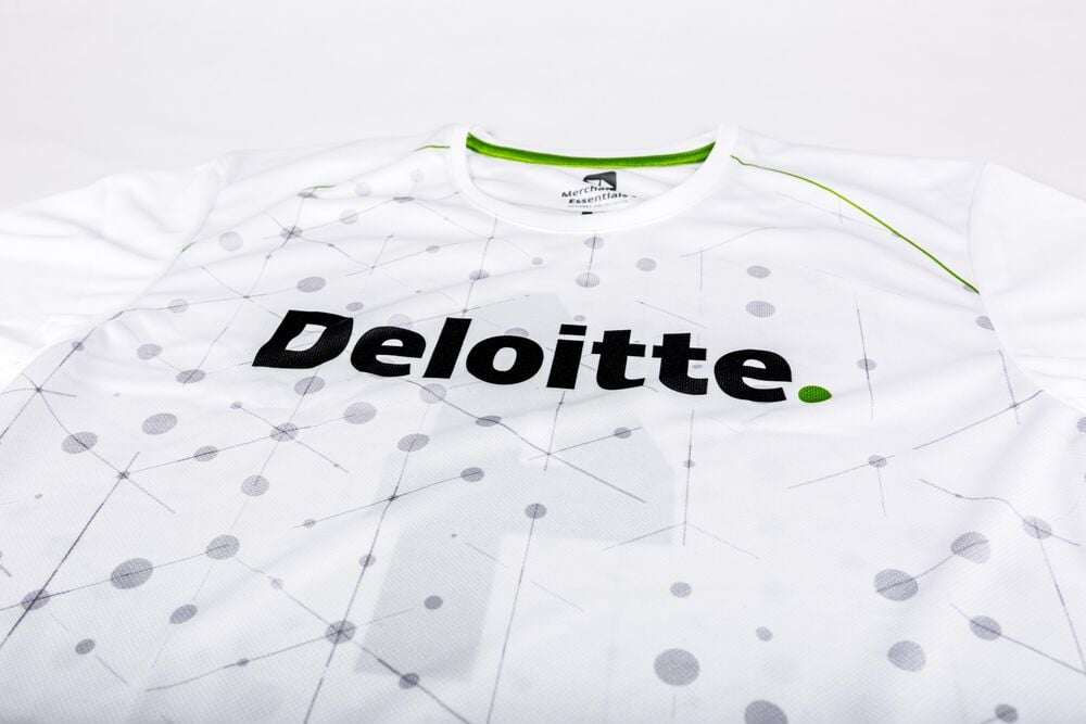 Custom sportkleding gedragen door een team, het ankerartikel van de meeste fitnesscampagnes voor werknemers