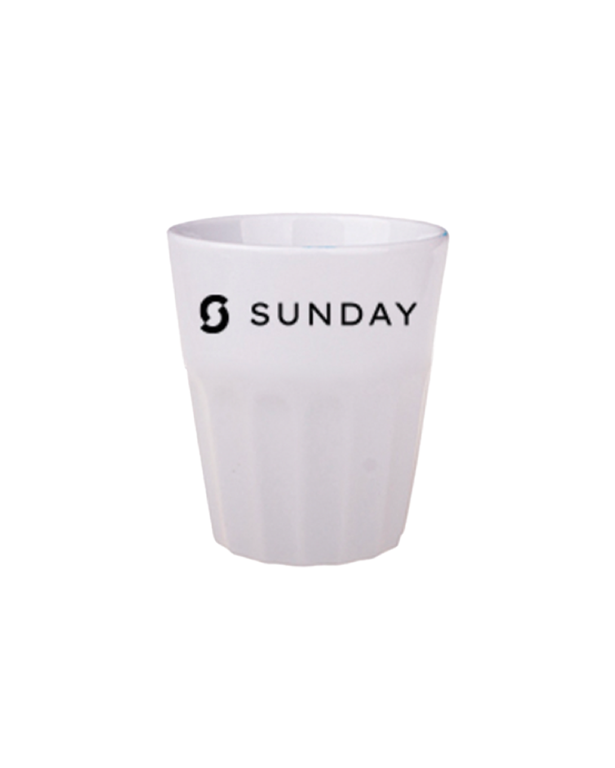 Una taza de porcelana blanca atemporal, la Taza Noble, para escritorio y oficina