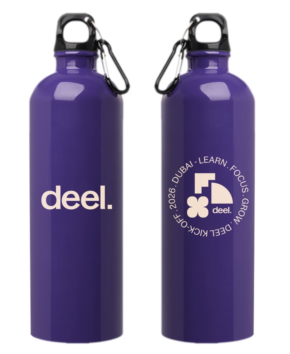 Een gebrande Deel-drinkfles gepresenteerd als onderdeel van een onboarding- en dagelijks-gebruikspakket voor nieuwe medewerkers