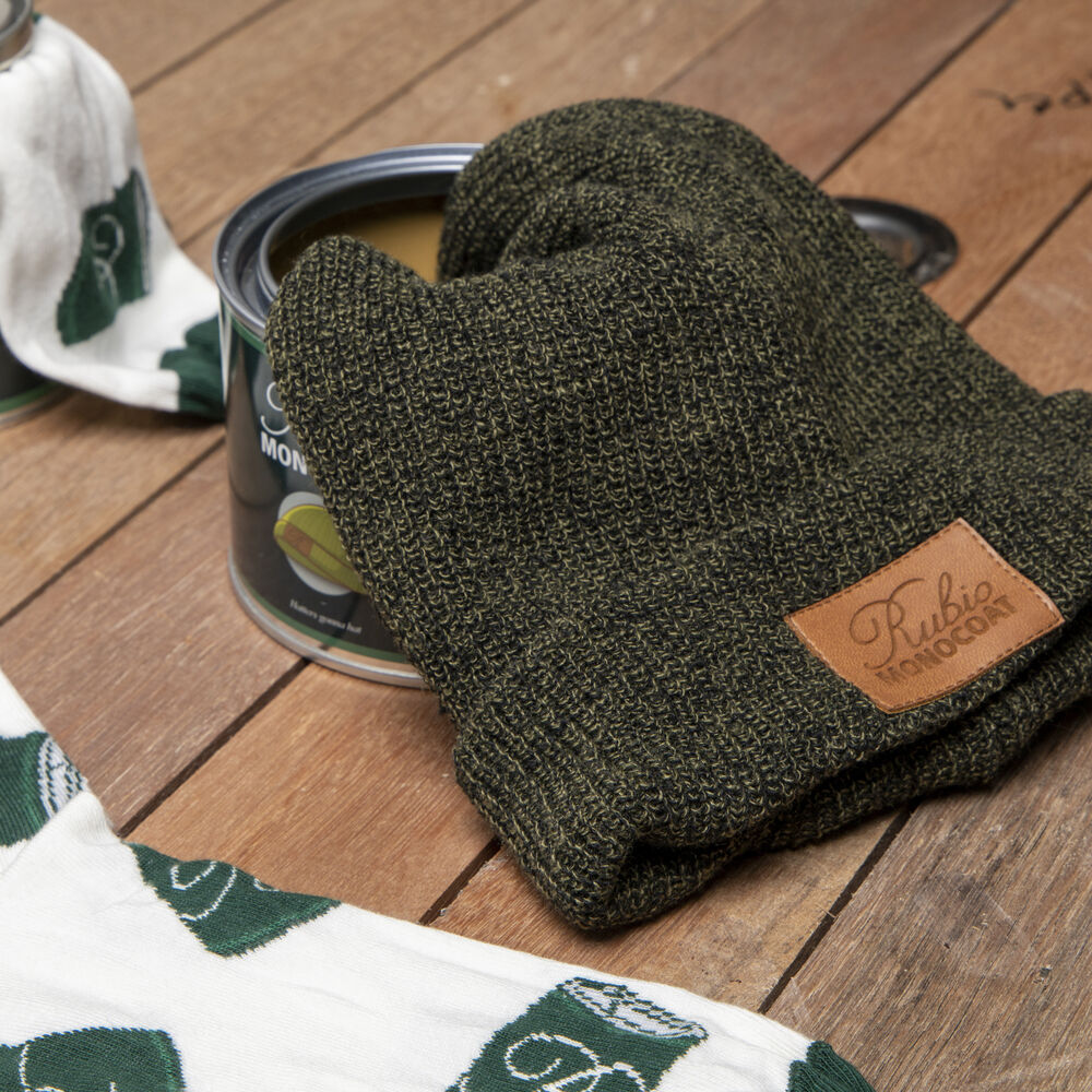 Un gorro de punto que muestra el material y la calidad del hilo que deciden la comodidad y la durabilidad