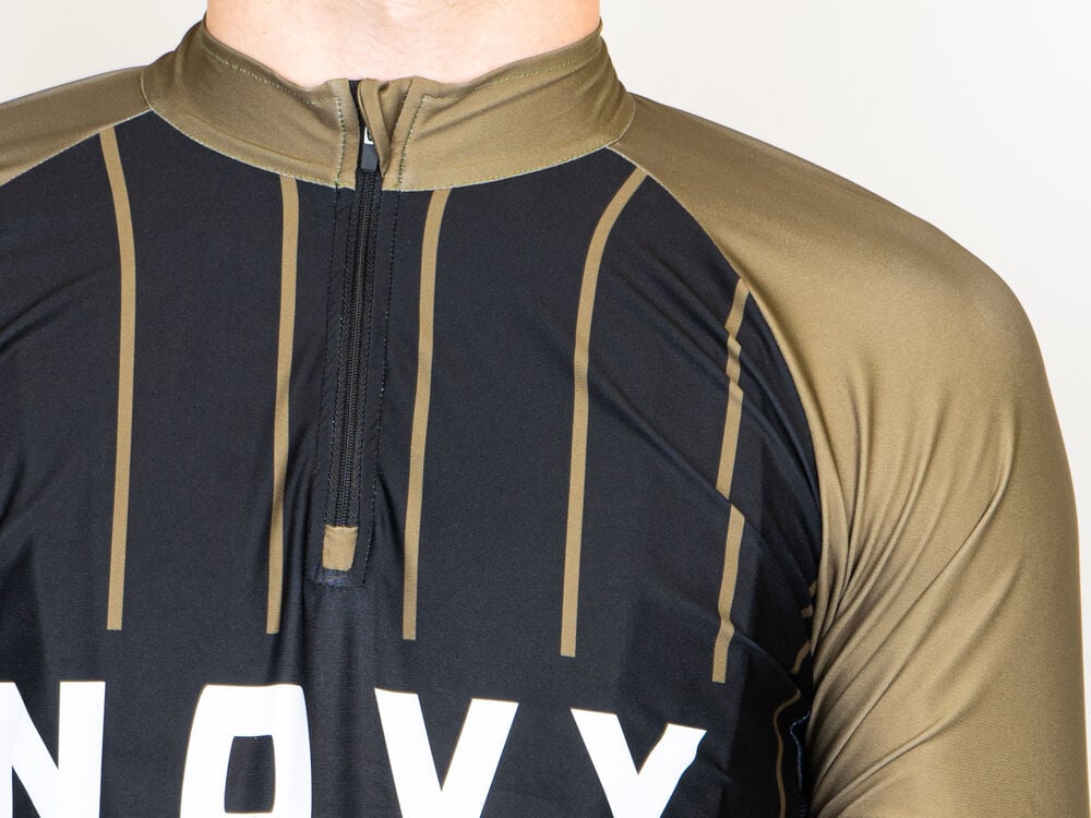 Een team in bedrukte sportkleding bij een activiteit, een inclusief wellness-voorbeeld