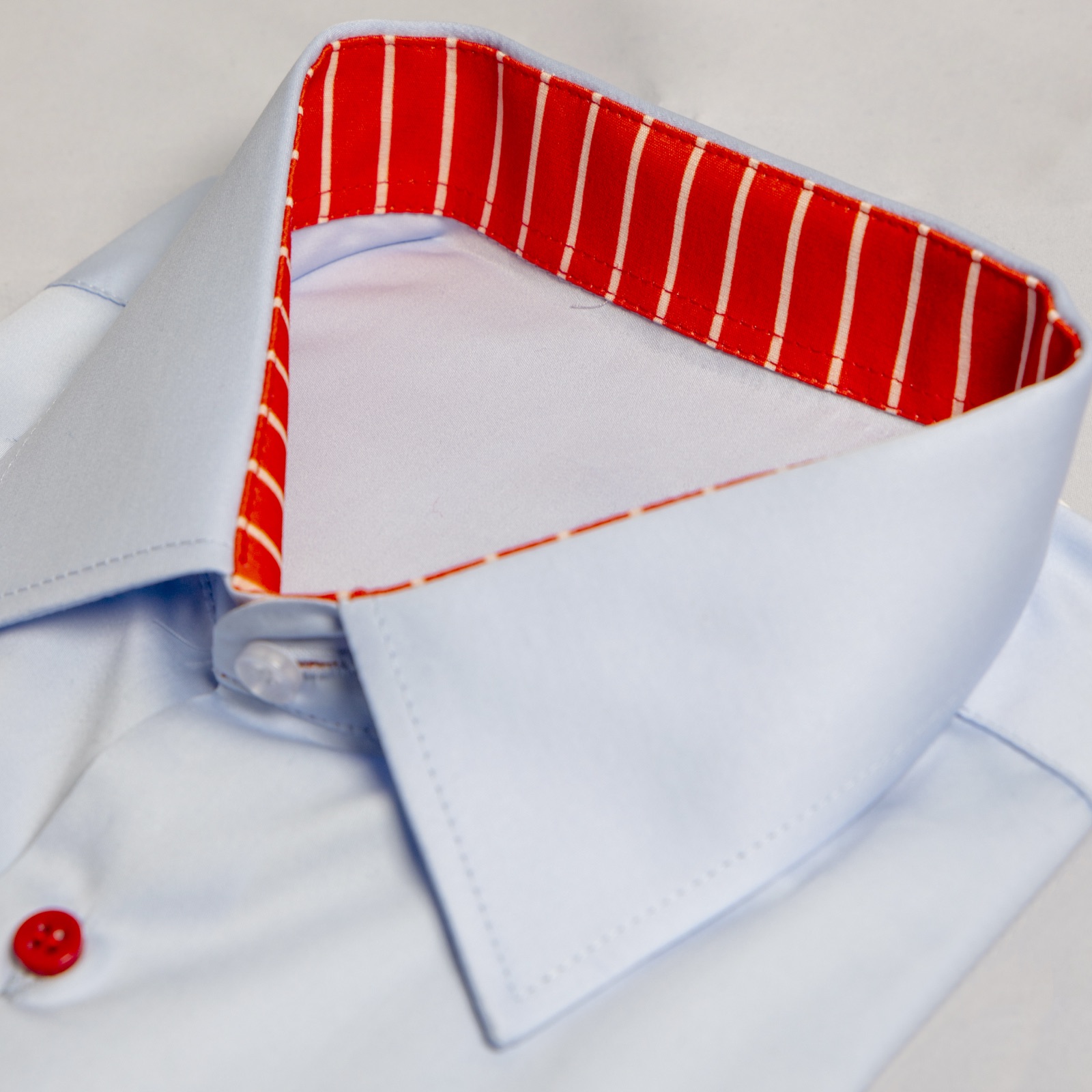 Una camisa de vestir con marca Steyr como base de un vestuario de ventas de campo